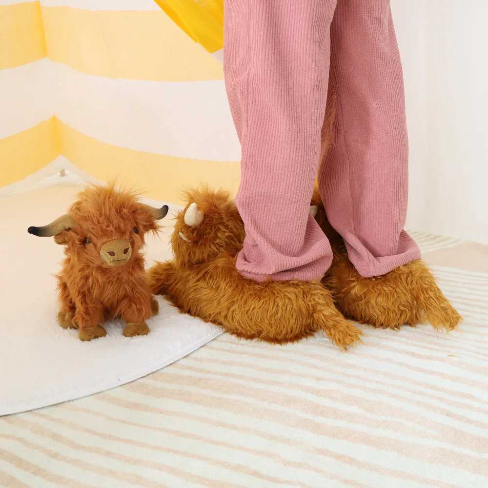 Highland Cattle Slippers Scottish Highland Cow Slippers Plush Non Slip Soft Home Indoor Cute Slippers for Women and Men Gifts XJ250807
