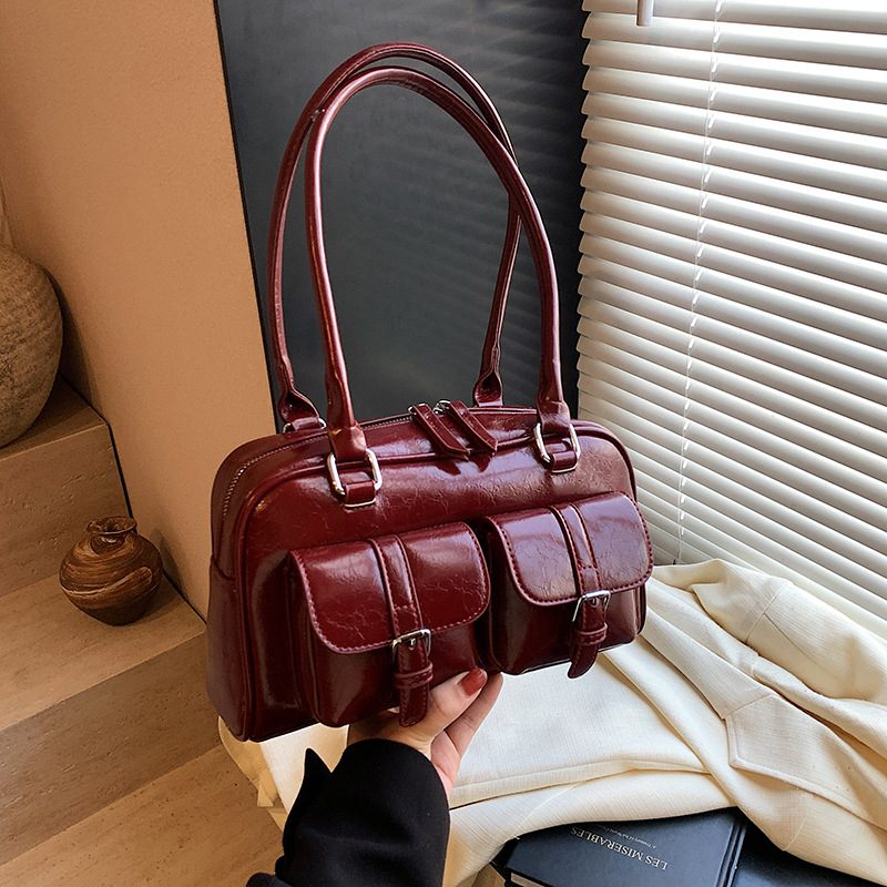 Large-Capacity Fashionable Womens Underarm Shoulder Bag with Multiple Pockets for Everyday Use