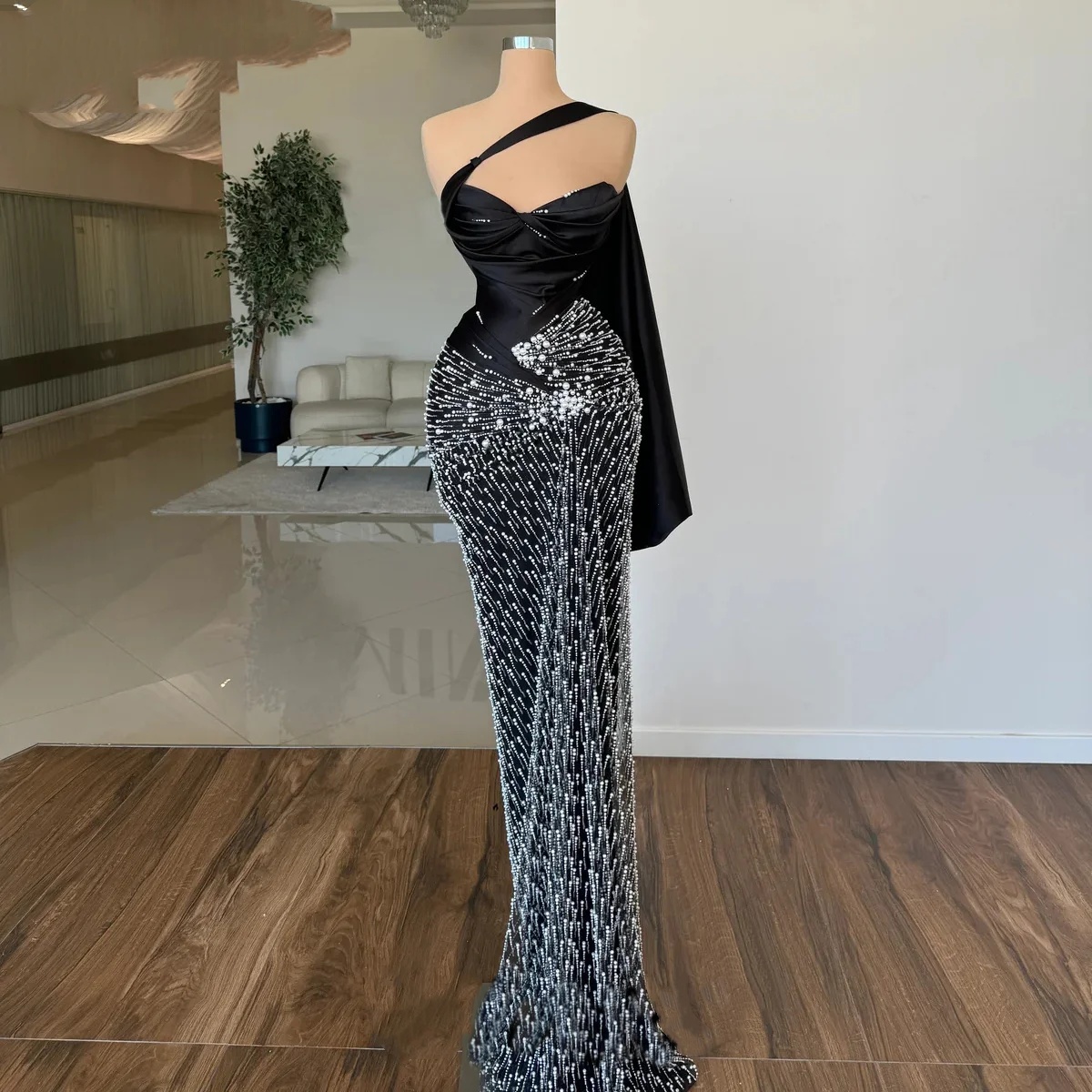 Designer Evening Dresses For Women Sweetheart Neck Sleeveless Gown Pearls Floor Length Dress Party Customized Dress