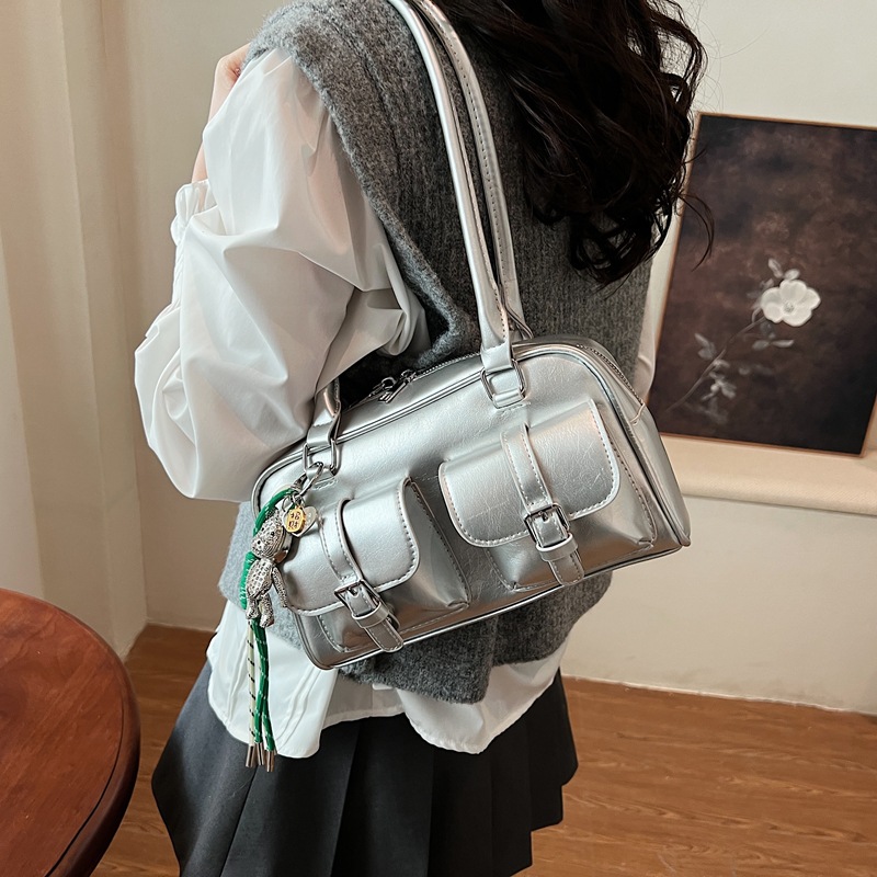 Elegant Versatile Pillow Bag with Comfortable Strap for Everyday Use