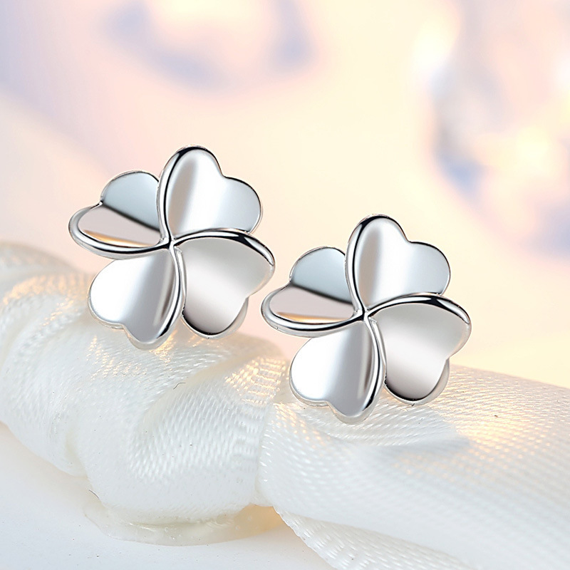 Free Shipping Designer Luxury Jewelry Four-leaf Clover 925 Silver Plated Women's Earrings Korean Fashion Smooth Simple Plain Silver Lucky Leaf Ea