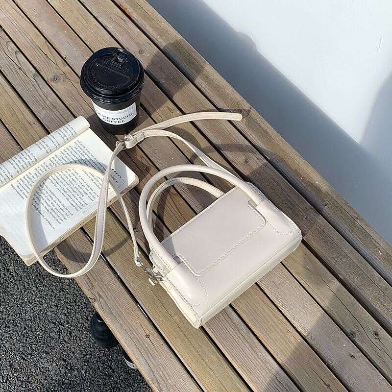 Western-style Handbag Female 2023 New Trendy Fashion Small Square Bag High-end retro messenger versatile shoulder bag