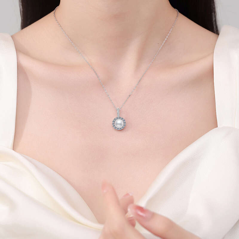 Iced Out VVS Moissanite Necklace Natural Freshwater Pearl Suower Versatile Pendant