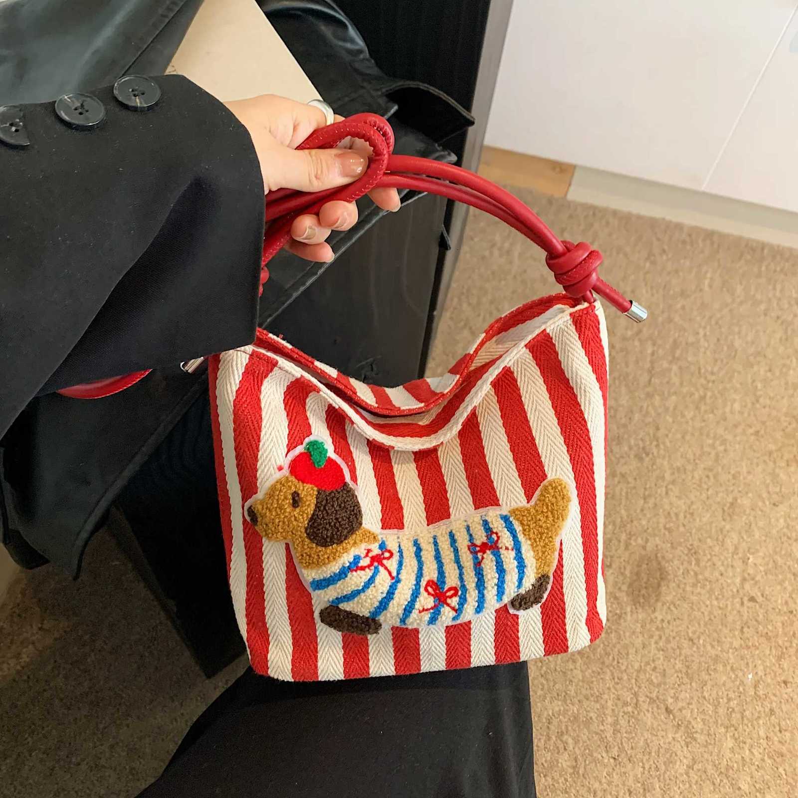 2024 New Versatile Crossbody Bag Single Shoulder Armpit Bag Bucket Bag with Niche Design Cartoon Puppy Pattern Z250807