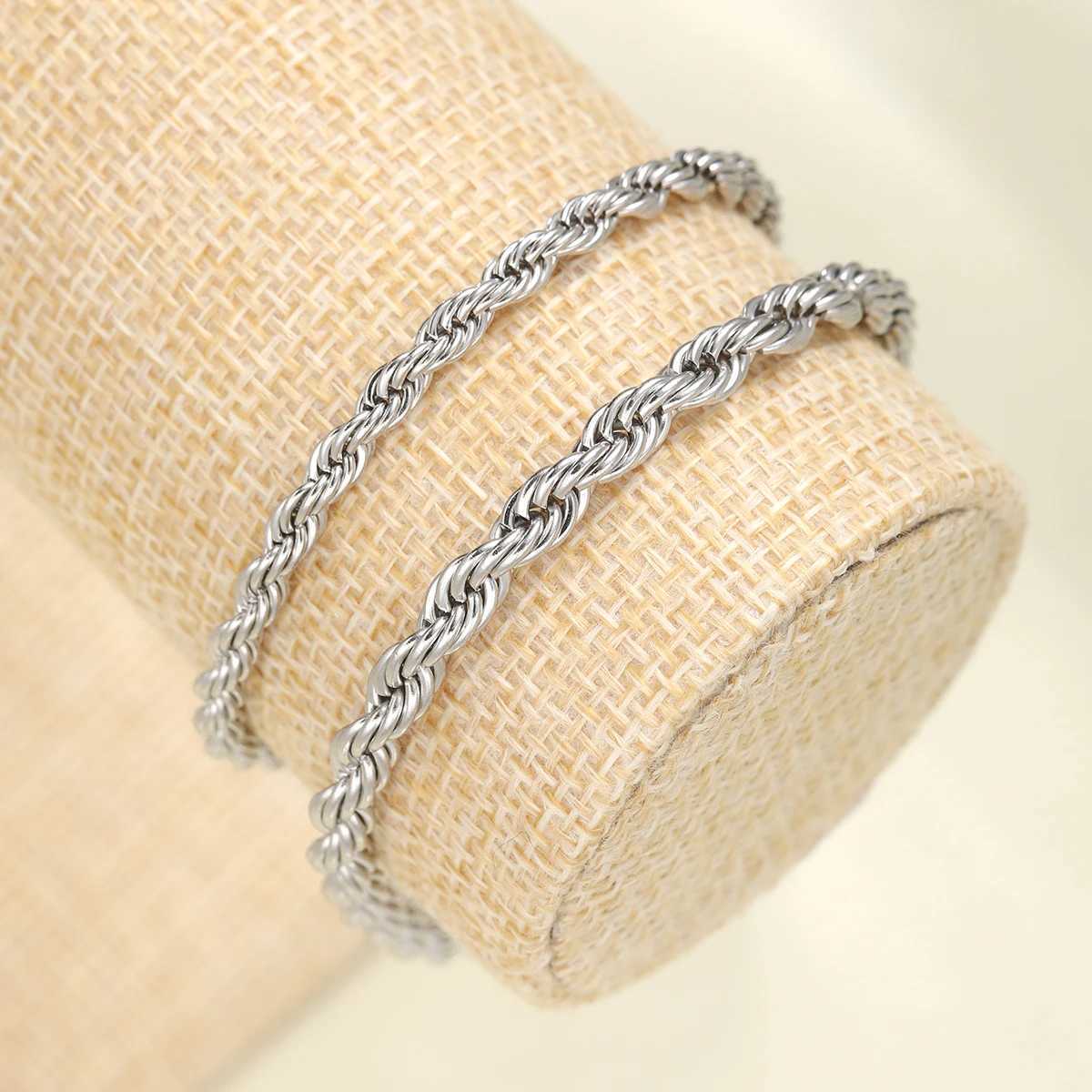 2Pcs/set Stainless Steel Twisted Rope Chain Couple Bracelets for Women Men Simple Silver Color Bracelet Set Fashion Jewelry Gift W250807