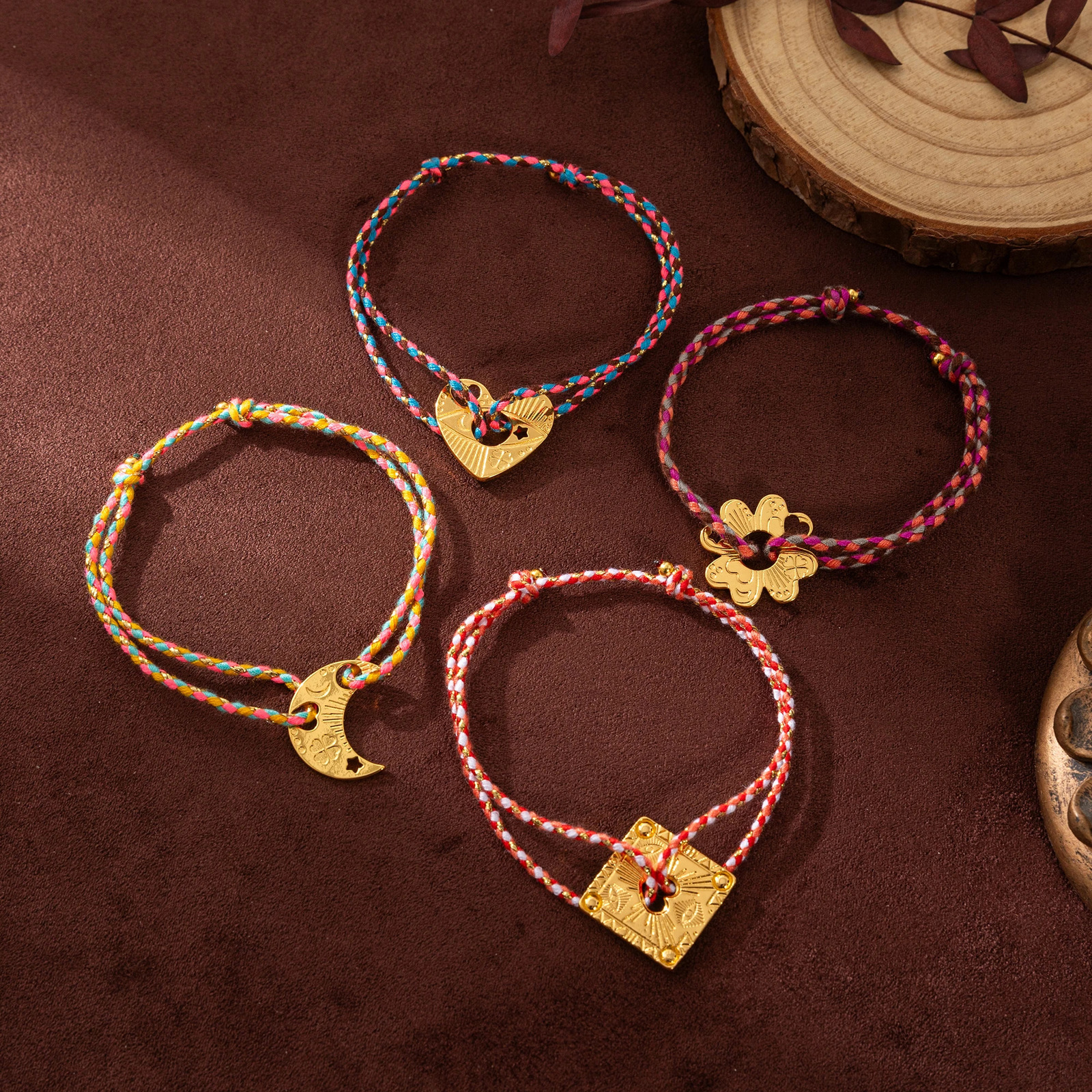 niche retro style bracelet with moon heart and four leaf clover plated 18k color preserving stainless steel bracelet rope 250730