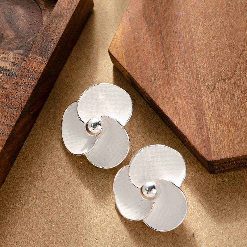 Fashion Lacquer Floral Stud Exaggerated Elegant High-end Commuting Sier Needle Earrings