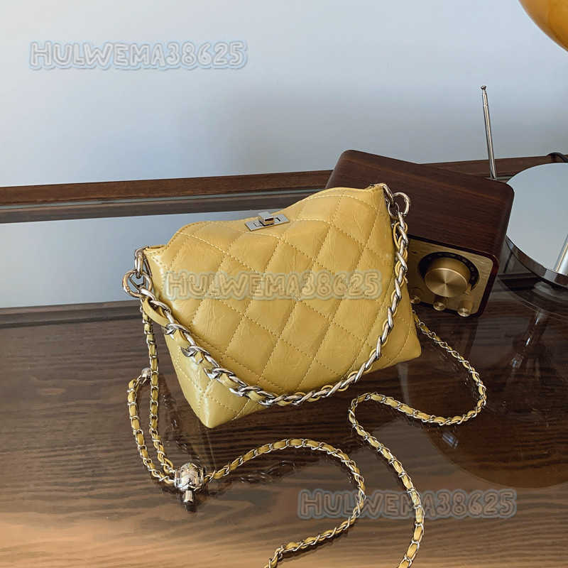High-end Small Style Quilted Handbag for Women 2025 New Trendy Commuter Fashion Chain Crossbody Bucket Bag H250806