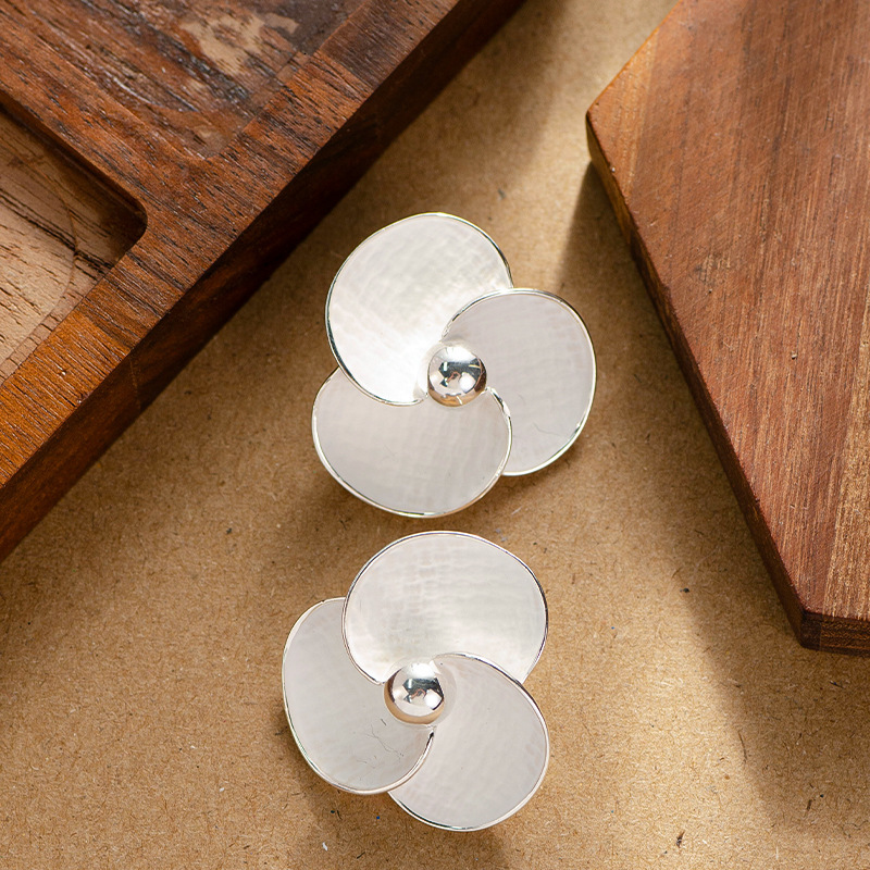 Fashion Lacquer Floral Stud Exaggerated Elegant High-end Commuting Sier Needle Earrings