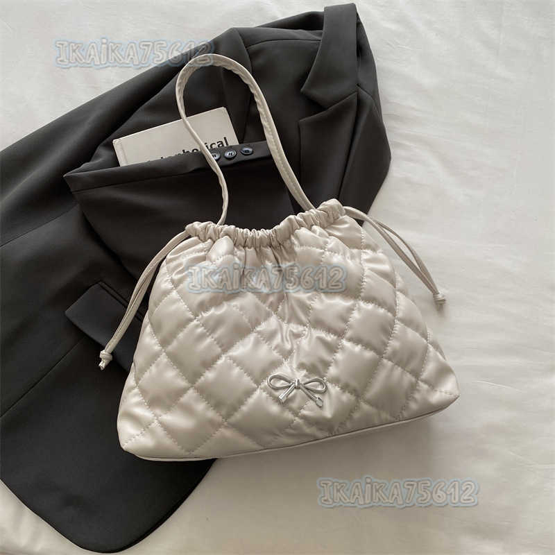 Large Capacity Soft Surface Quilted Drawstring Crossbody Tote Bag 2024 Autumn Winter New Short Trip Handheld Shoulder Bag for Women H250806