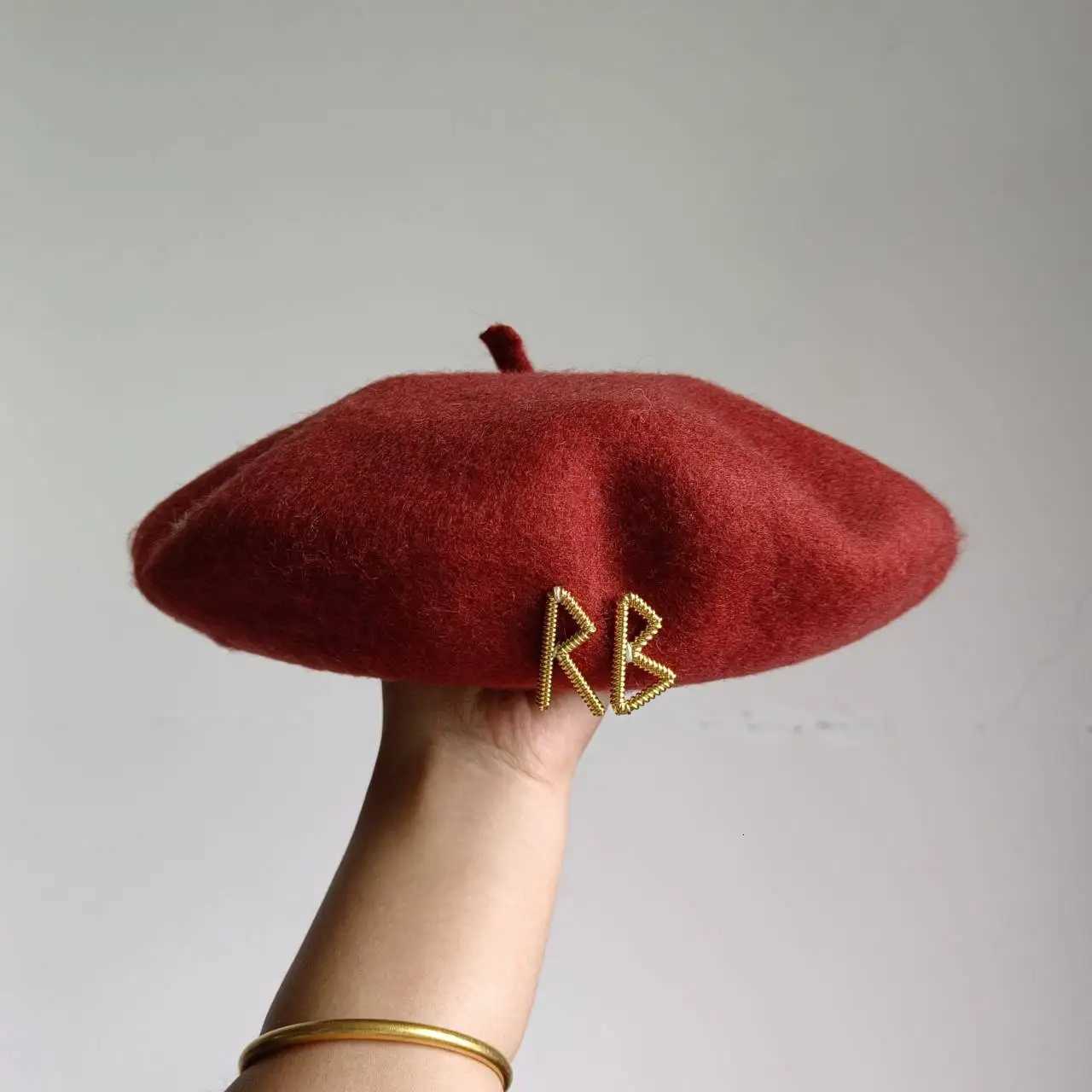 Womens French Beret English Letters Autumn and Winter Wool Hat Can Color Womens Hat XJ250807