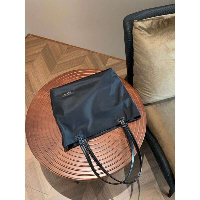 2025 New Simple Lightweight Nylon Tote Large Capacity Commuter Single Shoulder High-end Shopping Bag Bag-in-Bag