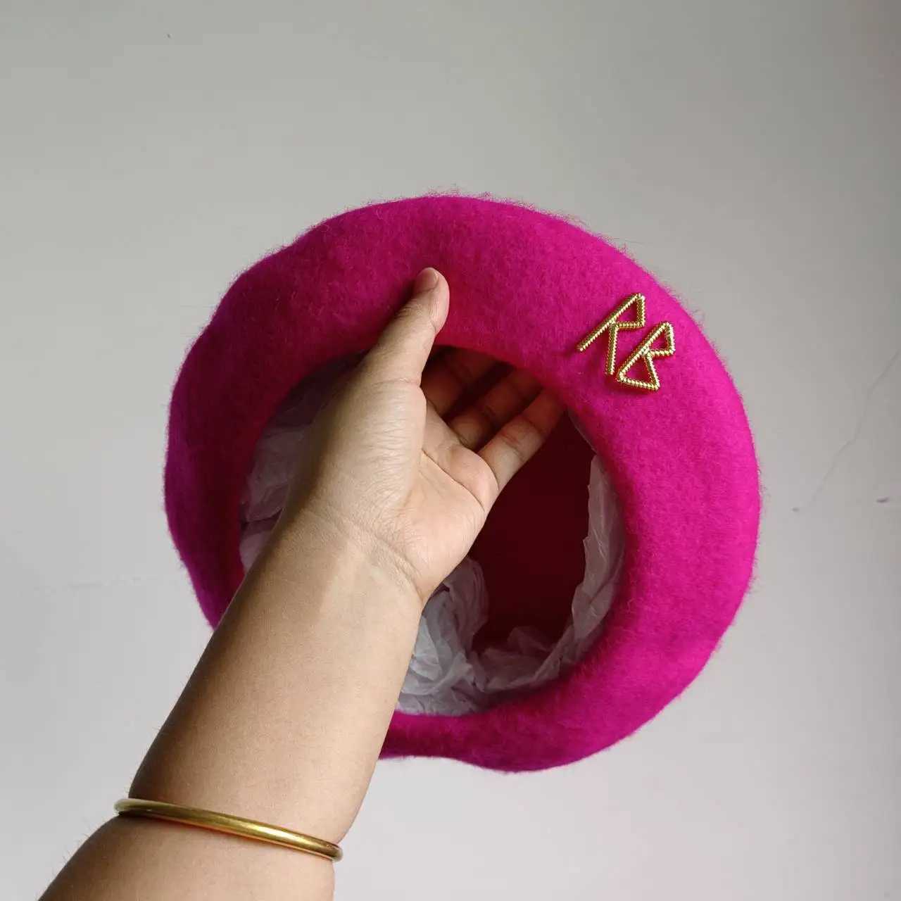 Womens French Beret English Letters Autumn and Winter Wool Hat Can Color Womens Hat XJ250807