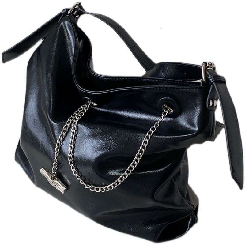 Small group dark tote feeling chain women s new crossbody series large capacity commuting shoulder bag