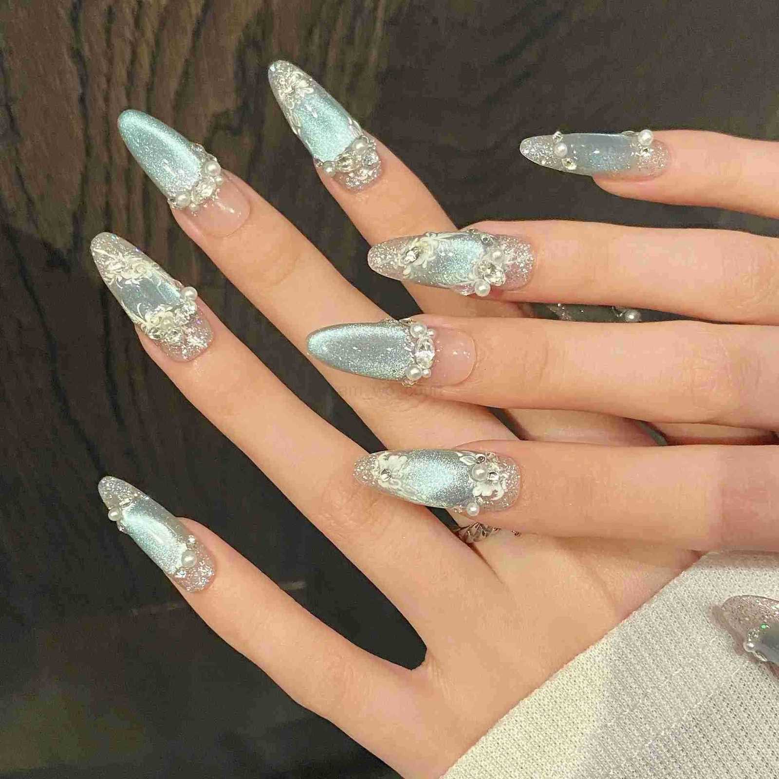 10pcs Light Luxury Handmade Fake Nails Shiny Blue Cats Eye Almond False Nails Pearl Diamond Flash Silver Powder Press On Nails M250807