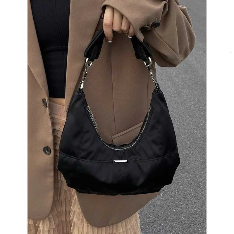 Black Cloud Shoulder Bag Womens Handbag Moon Crescent Bag Single Handle Underarm Bag Fashionable Nylon Leisure Bag Z250807
