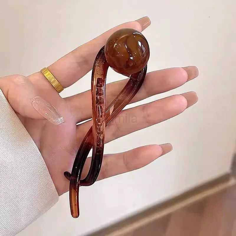 AWAYTR Retro S Shape Ponytail Twist Hair Clips New Fashion Multi-color Twisted Hollow Out Shark Clips Hair Accessory U250807