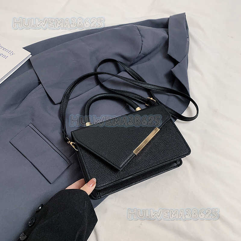 Trendy Niche Design Crossbody Small Square Bag for Women 2024 New Fashionable Handbag Autumn Winter Season H250806