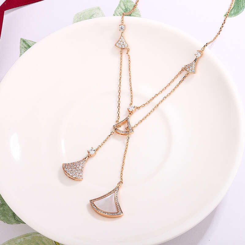 V Fan-Shaped Double-Layer Skirt Necklace for Women, Rose Gold Plated, Light Versatile White Shell Tassel Collarbone Chain