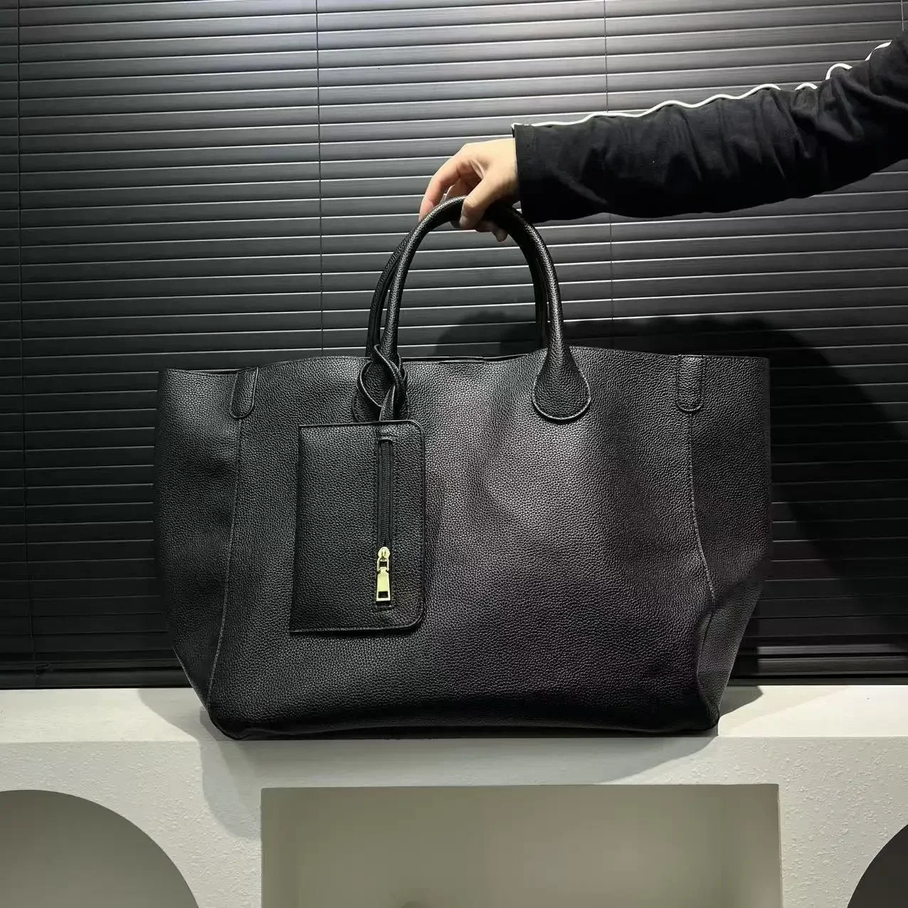 Ladies fashionable vegan leather oversized handbag with large capacity simple and versatile shopping bag 250804