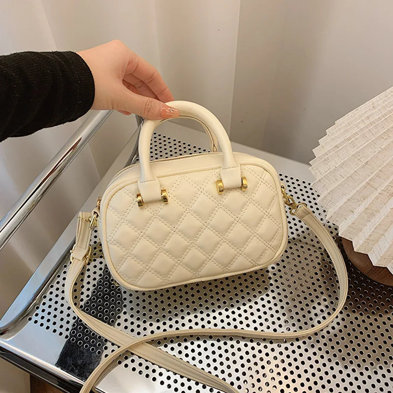Handbag Womens Spring and Summer Fashion Simple Small Square Bag Korean Version Niche High-end Single Shoulder Oblique 250807