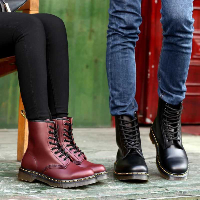 Large Size Men Genuine Leather Classic Six Hole Boots Fi British Style Riding Short Ankle Boots Outdoor Boots Womens Boots XJ250807