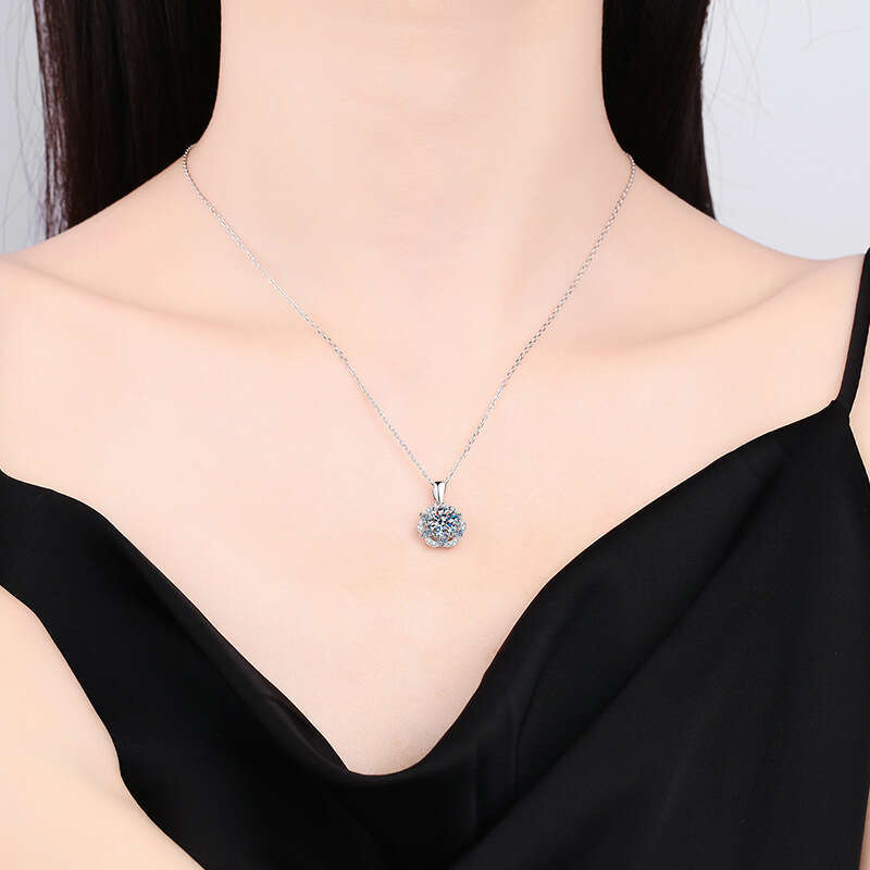 Iced Out VVS Pendant Rose Flower Style Luxurious Earrings 1 ct D Color Moissanite Necklace