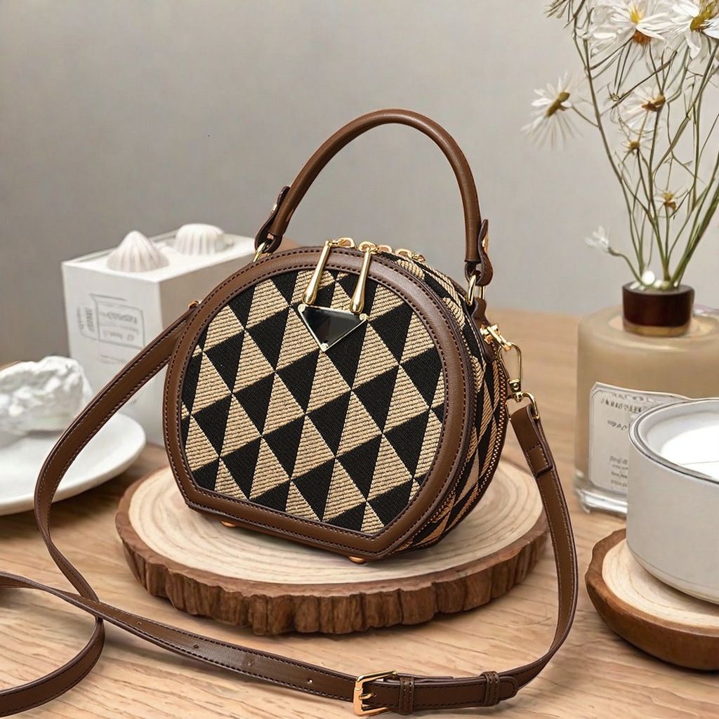 Free Shipping Designer Luxury New Handheld Shoulder Crossbody Bag For Women High-end Casual Commuting Trendy Fashion Versatile Ins Style Chic Handbag