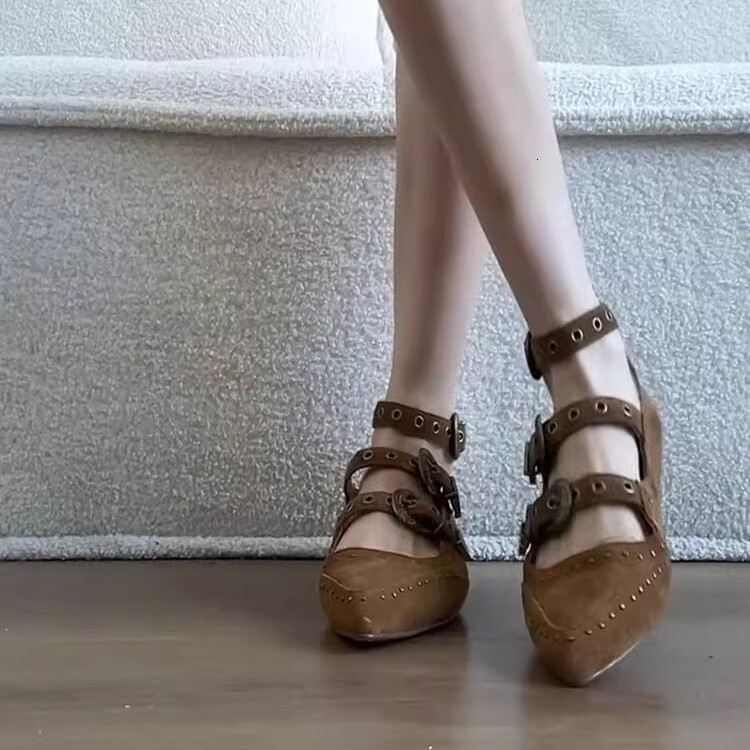 Designer Retro Riveted High Heels 2025 New T-shaped Single Belt Pointed Thick Heels Women's Shoes