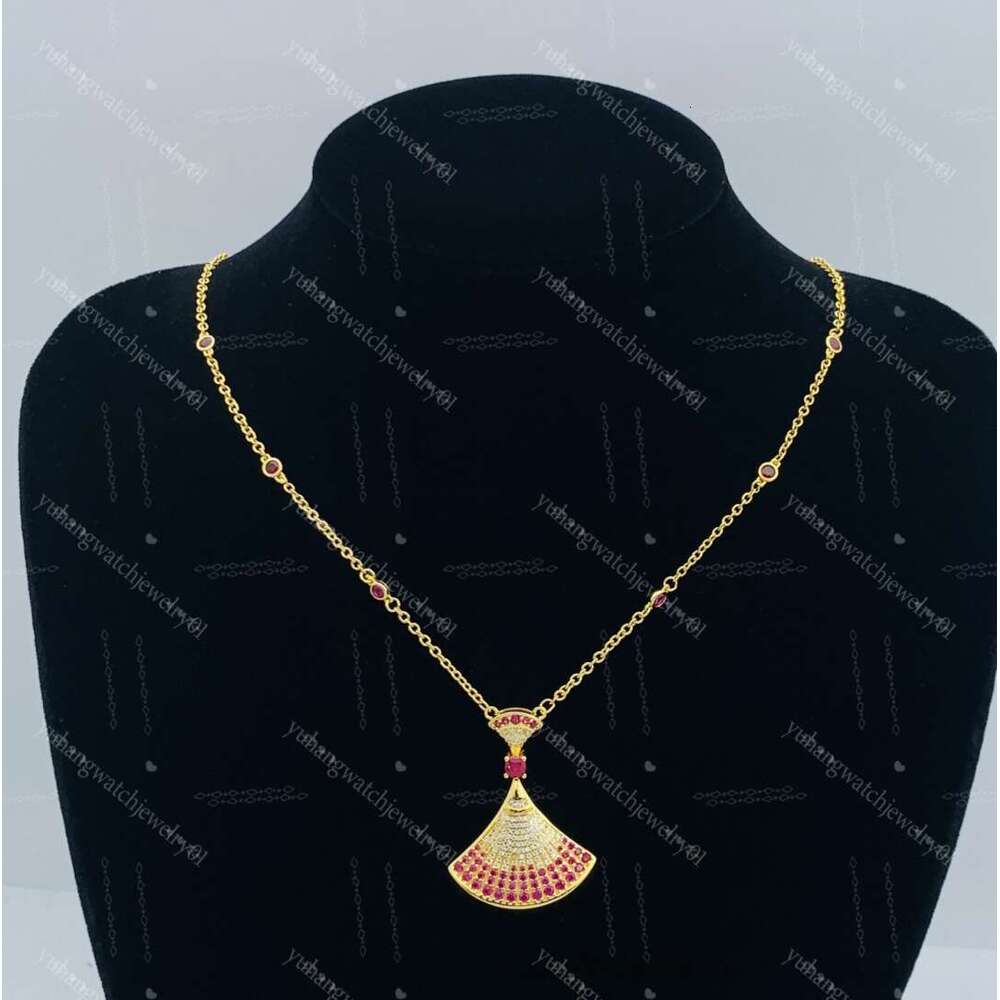 New Designer Brands Full Dia Pink Fan-shaped Dress designer necklace for woman Fashionable Light Pendant Elegant Collarbone Chain