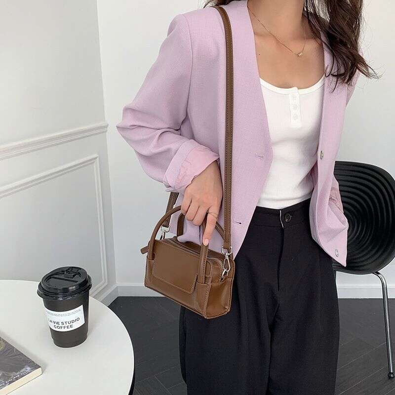 Western-style Handbag Female 2023 New Trendy Fashion Small Square Bag High-end retro messenger versatile shoulder bag