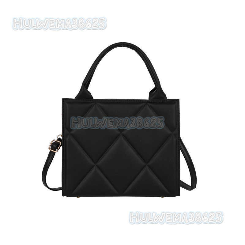 2025 New Fashion Bag for Women Spring Simple Style Quilted Solid Color Tote Bag Large Capacity Shoulder Crossbody Bag H250806