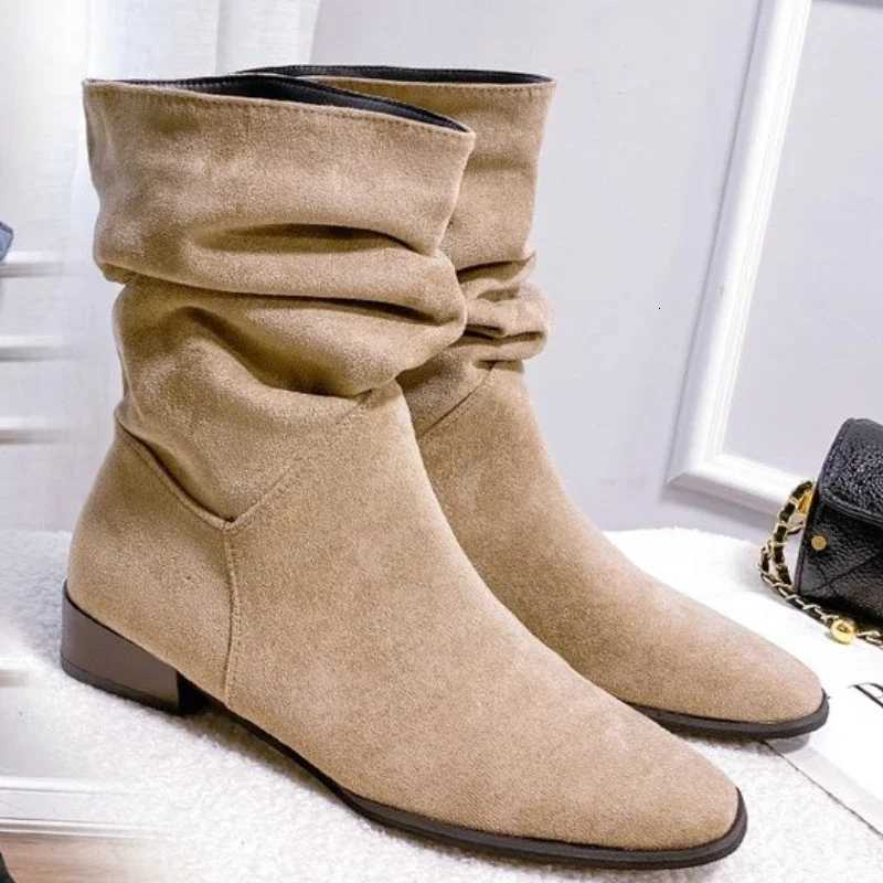 2024 Womens Natural Suede Wern Boots Thick Pointed Short Boots Vintage Pleated Womens Autumn Boots XJ250807