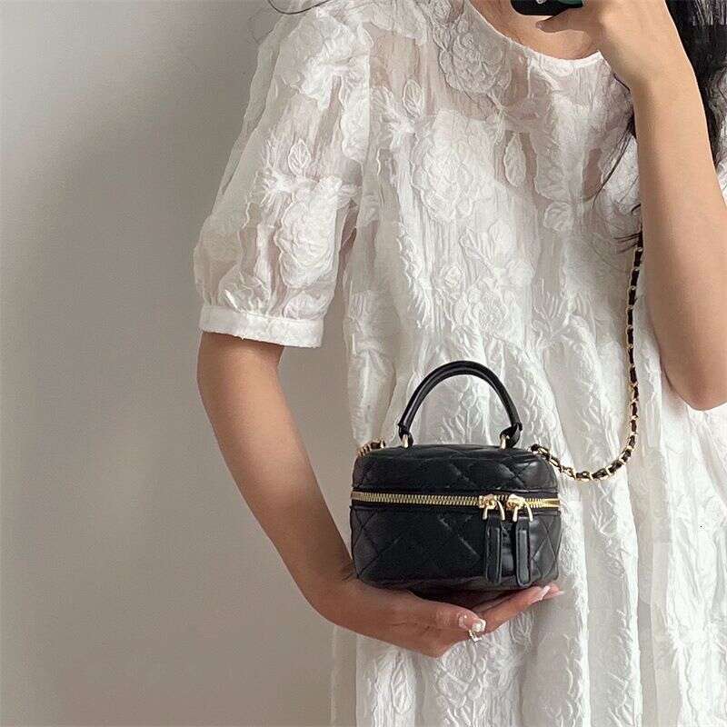 Xiaoxiangfeng Women's Fashion 2024 New Handheld Chain Versatile Mini One Shoulder Crossbody Mouth Red Bag