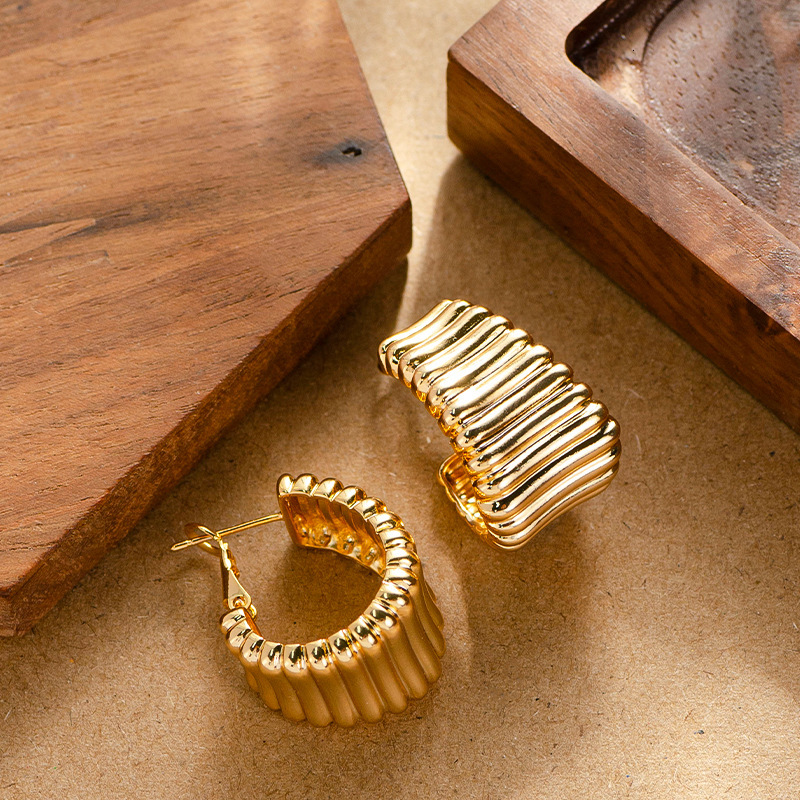 Fashion Minimalist Style Surface Emed Letter C-shaped Earrings for Women High-end Sier Needle Ear Jewelry