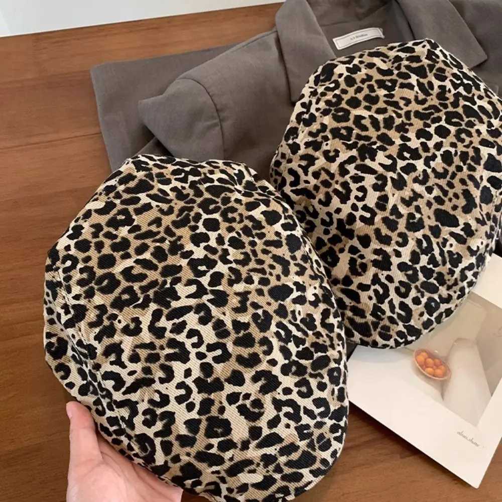 Unisex Leopard Print Newsboy Cap Men British Painters Hats Autumn Winter Berets Adjustable Flat Peaked C Hip Hop Berets XJ250807