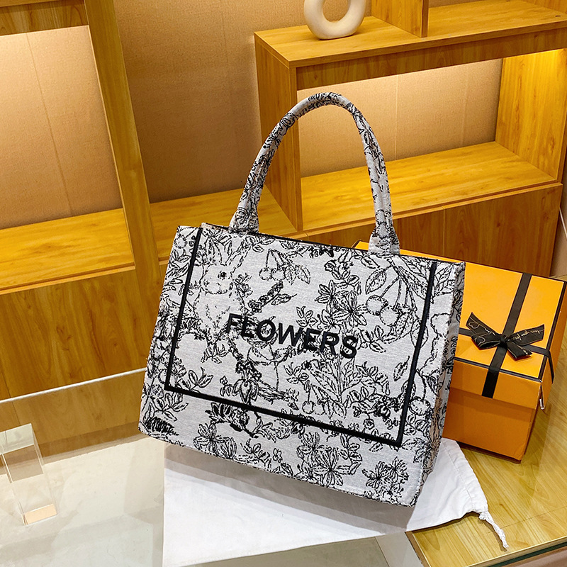 Free Shipping Designer Luxury Vintage Embroidered Handbag For Women New Fashion Printed Shoulder Bag Trendy Versatile Large Capacity Canvas Tote Bag S