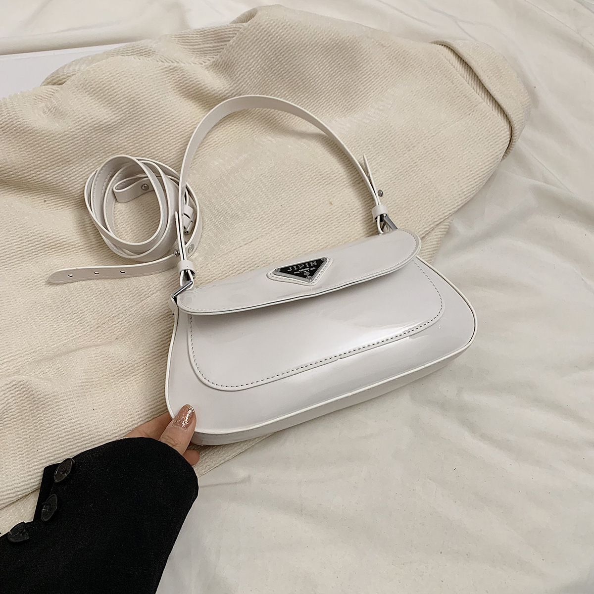Free Shipping Designer Luxury Exquisite Fashion Underarm Bag Women's Handbag New Versatile Solid Color Glossy Shoulder Bag High-quality Trendy Cr