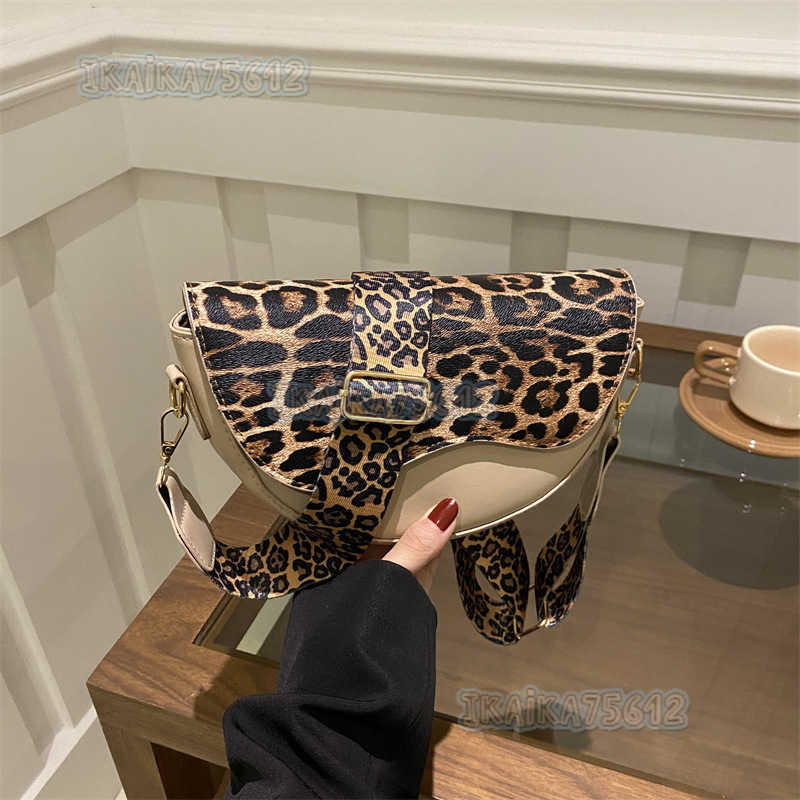 Niche Design Simple Saddle Bag Trendy Versatile Small Square Bag Wide Shoulder Strap Leopard Print Single Shoulder Crossbody Bag 2024 H250806