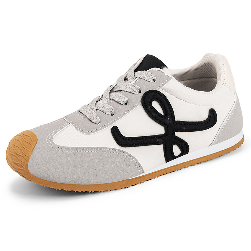 2025 New Women's Thick soled Sports Shoes Designer Breathable Running Mesh Soft soled Sports Shoes