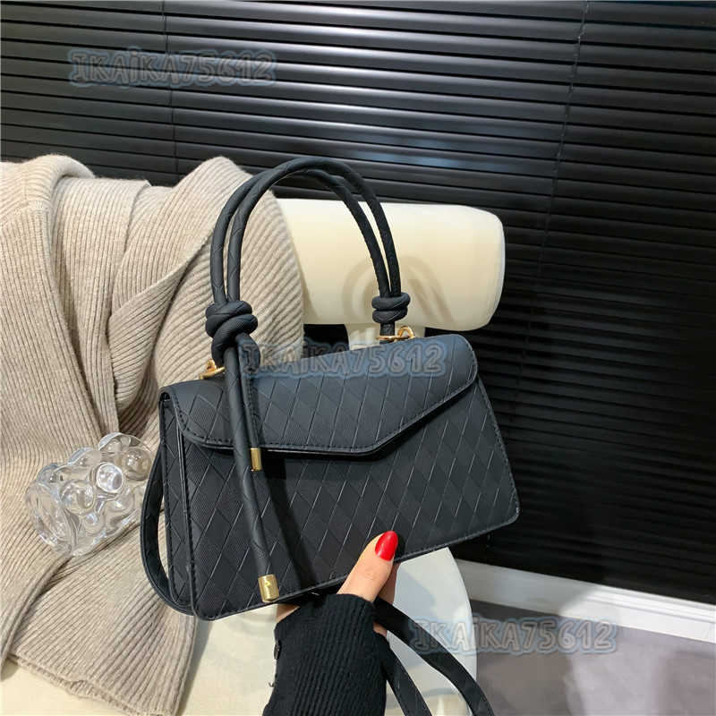 Celebrity Style Handbag for Women 2022 New Fashion Trendy Single Shoulder Small Square Bag Solid Color Crossbody Bag H250806