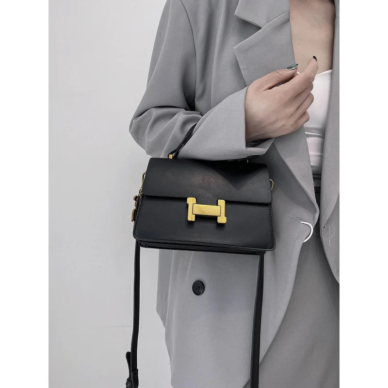 Bag2024 Fashion Trend Korean Style Casual Solid Color Small Square Bag Textured Versatile Shoulder Handbag Crossbody Bag 250807