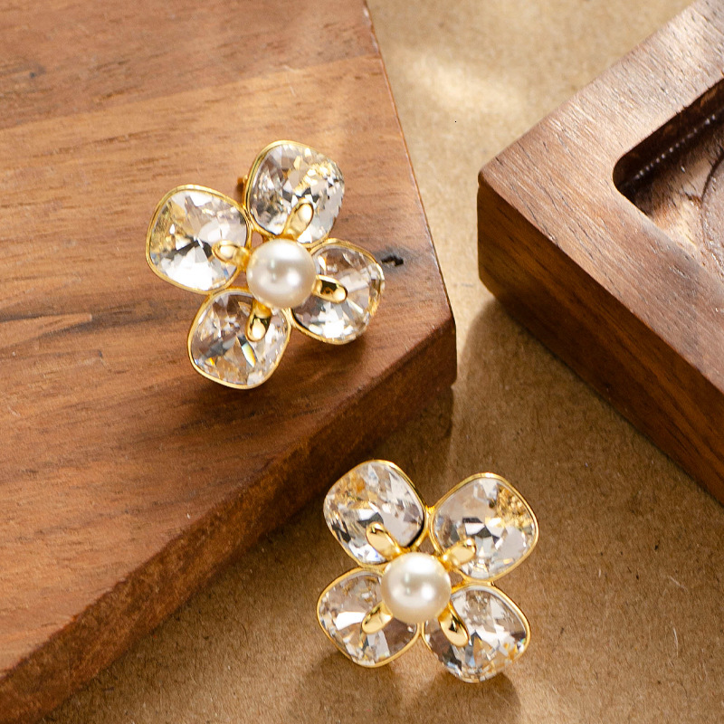 Fashion High Street Style Crystal Zircon Clover Pearl Earrings for Women, High-end Exquisite Sier Needle Ear Jewelry