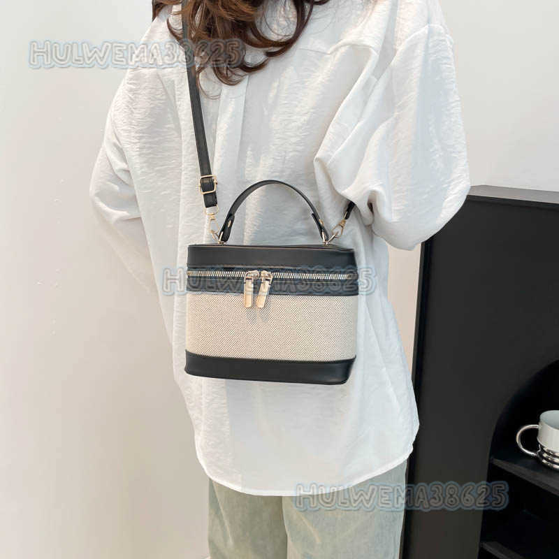 2025 New Niche Design Fashion Leopard Print Portable Makeup Bag Handbag Crossbody Small Square Bag H250806