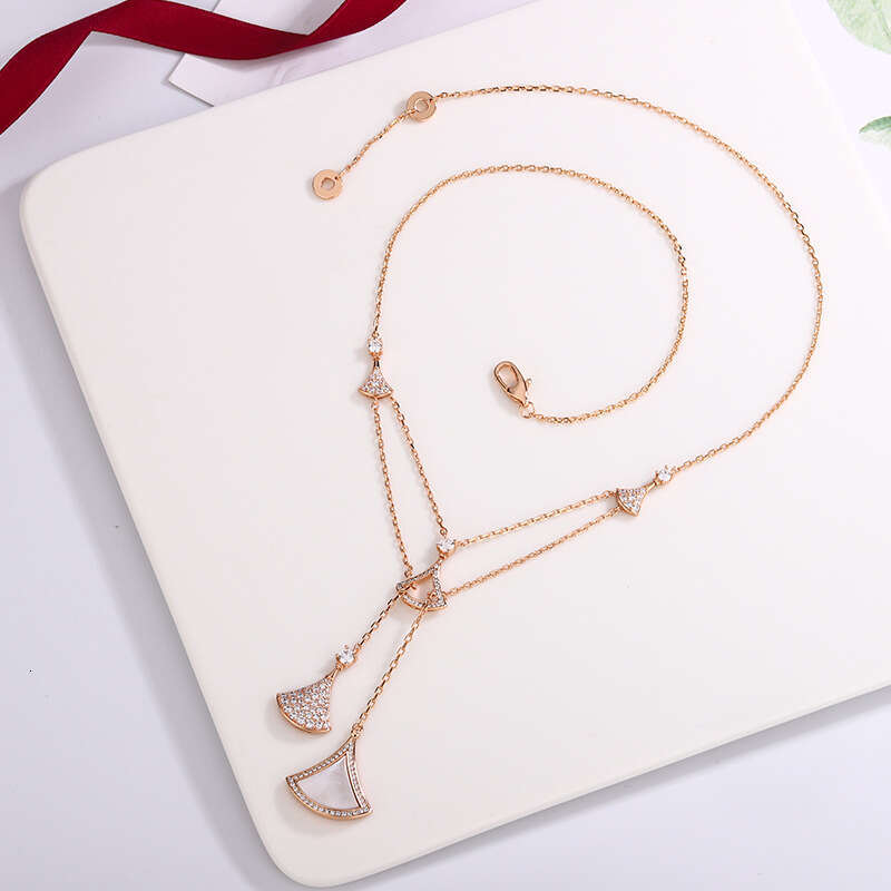 V Fan-Shaped Double-Layer Skirt Necklace for Women, Rose Gold Plated, Light Versatile White Shell Tassel Collarbone Chain