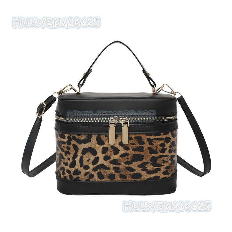 2025 New Niche Design Fashion Leopard Print Portable Makeup Bag Handbag Crossbody Small Square Bag H250806