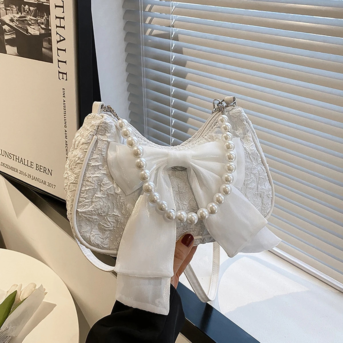 White folds pop retro bow bag Female Pearl handle fashion pearl armpit shoulder crossbody bag 1 outfit 250807