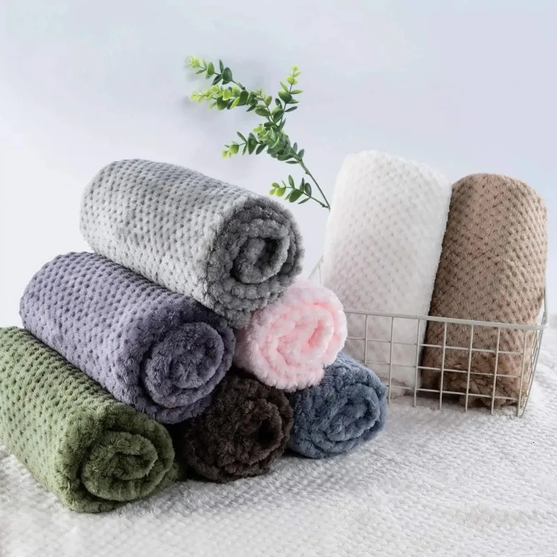 Warm Soft Fuzzy Blankets for Puppy Small Medium Large Dogs Fleece Kitten Cats Plush Throws for Bed Couch Sofa Blanket Supply 250804