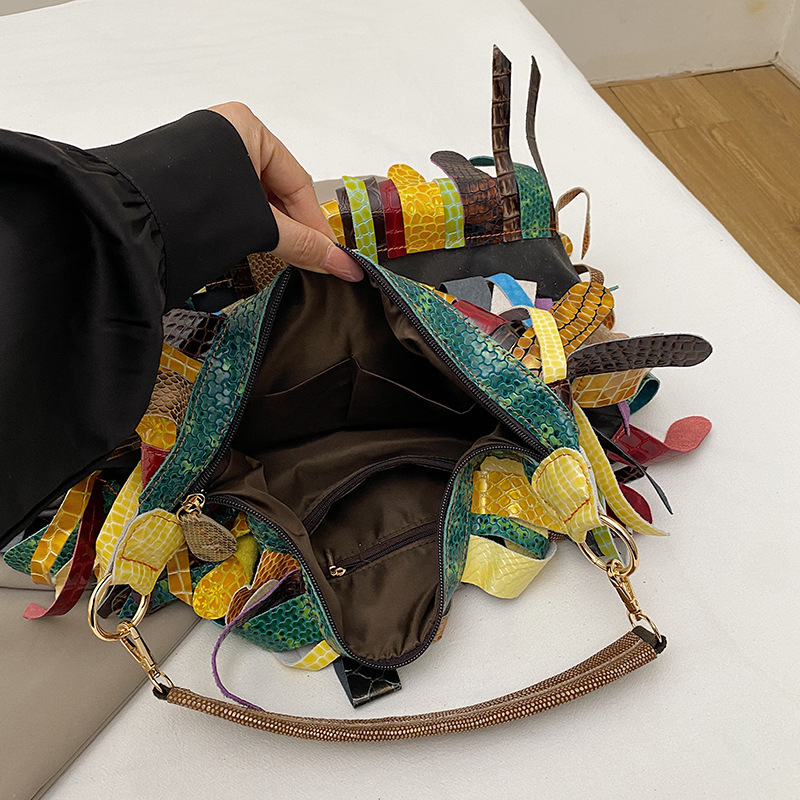 Free shipping designer Niche Design Large Capacity Underarm Single Shoulder Bag for Women New Personalized Indian Style Tassel Commuter Crossbody Bag