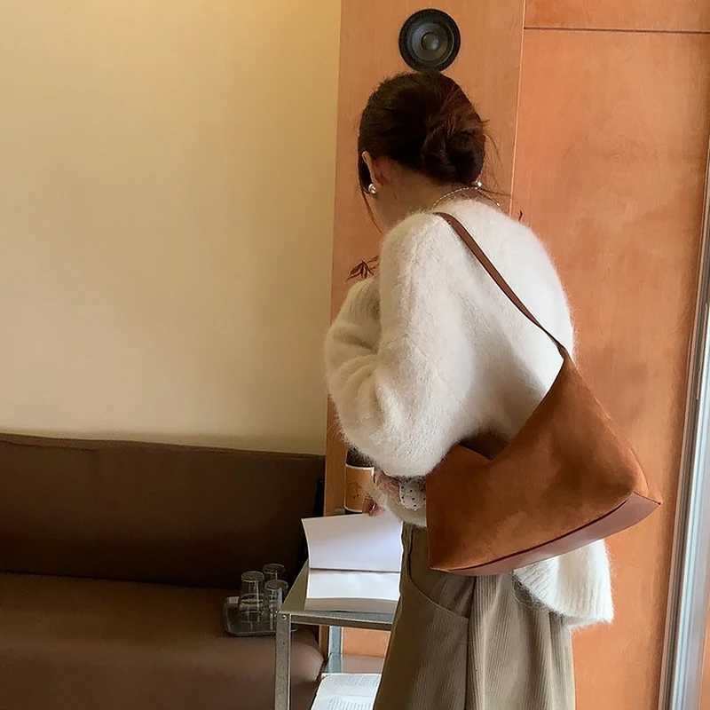 Women Suede Fashionable Solid Color Simple Casual Commuter Bag Large Capacity Vintage Womens Handbag Z250807